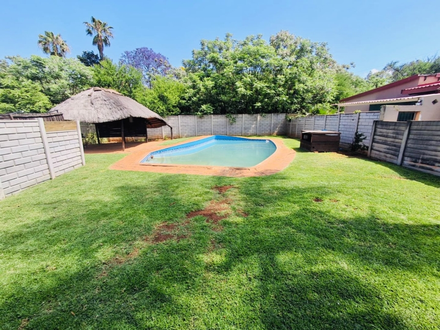 To Let 2 Bedroom Property for Rent in Meerhof North West